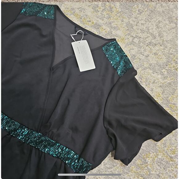 Plus Size 3X 22 - 24 BloomChic Mock Wrap Dress Green Sequin Detail with Pockets - Picture 2 of 5
